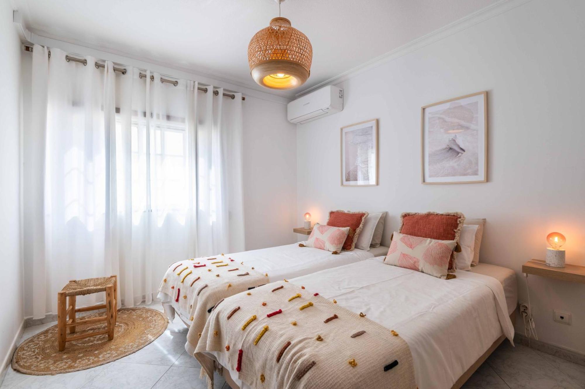 Flat With Ac, Wifi, Netflix, Balcony - 3 Min From The Beach Leilighet Armação de Pêra Eksteriør bilde